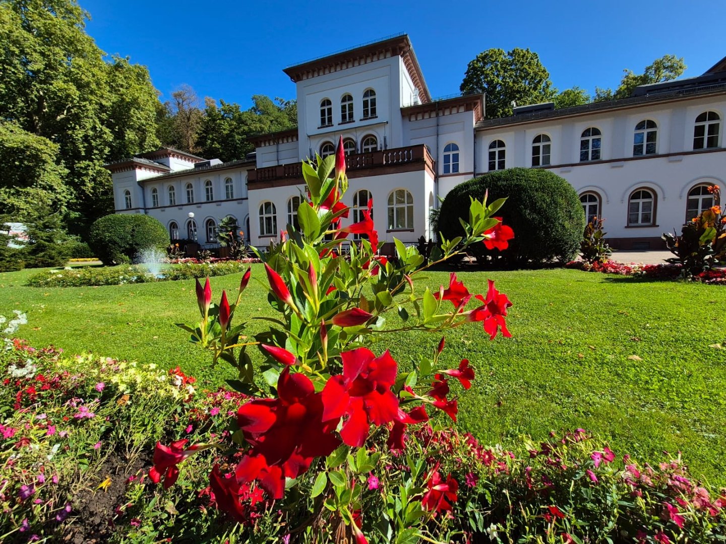 Bad Soden im Sommer: Badehaus