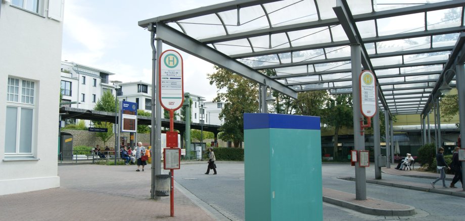 Die Frontansicht des Bad Sodener Bahnhofs