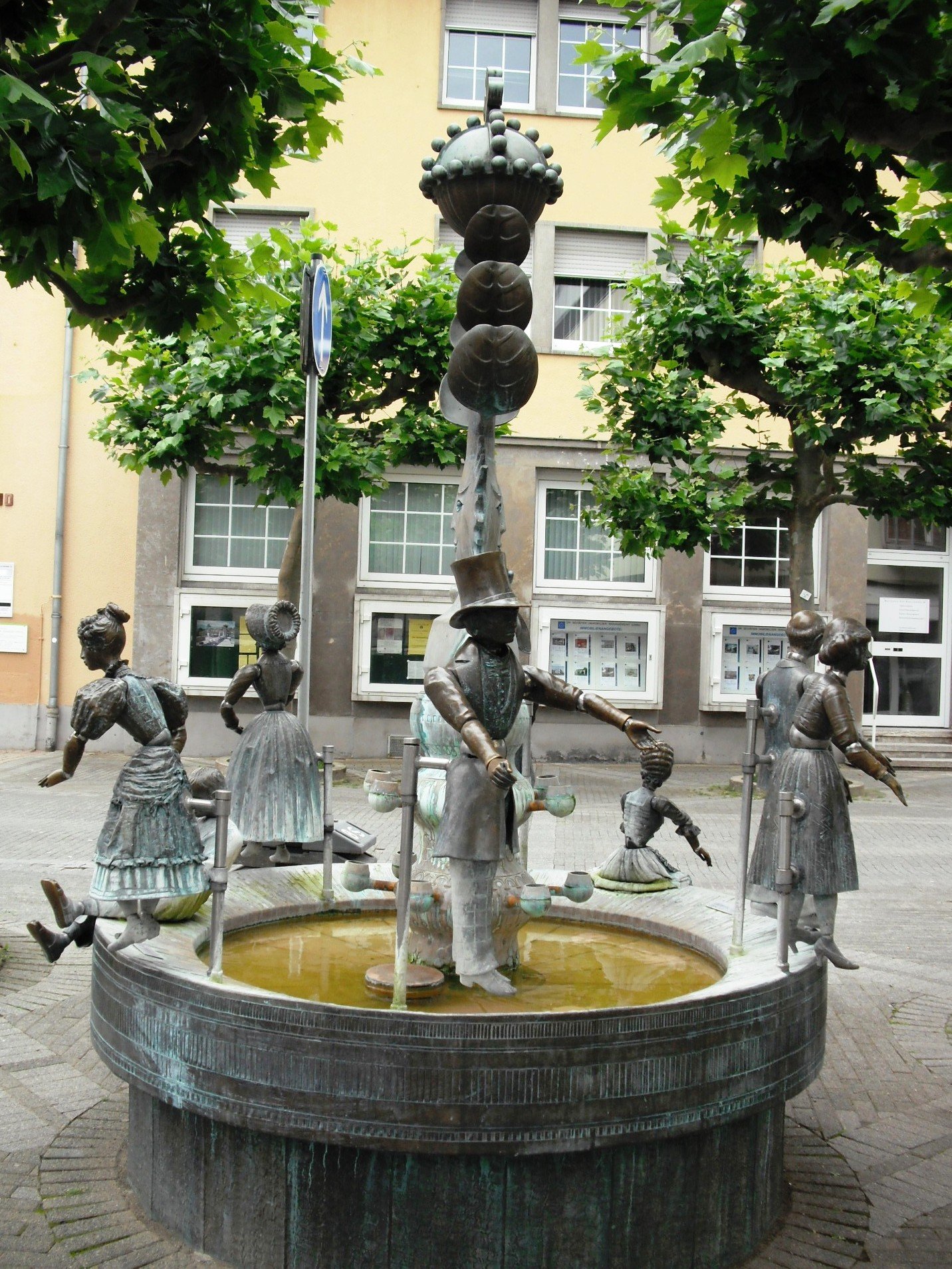 Kurgastbrunnen am Rueil-Malmaison Platz