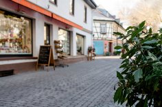 Stadtmitte Fußgängerzone Musikanten Skulptur auf dem Adler Platz in Bad Soden