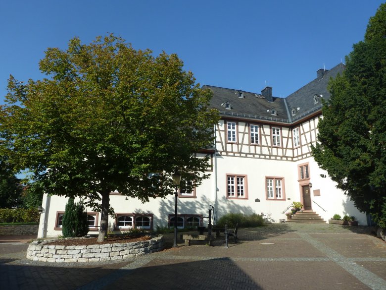 Blick auf den Herrnbau in Neuenhain Bad Soden