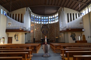Katholische Kirche Bad Soden am Taunus Kath Kirche innen_BS.JPG
