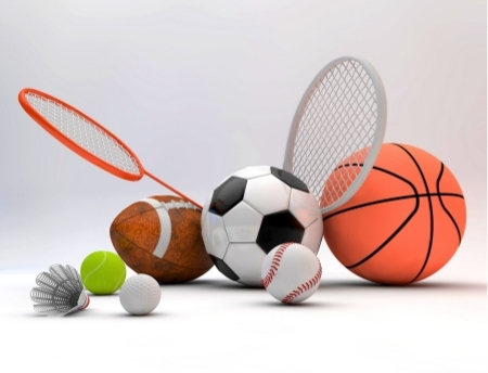 Sportgeräte Mehrere Sportgeräte und Bälle