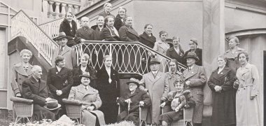 1938_Zur Erinnerung an das 50. Jahr der ärztlichen Tätigkeit des Herrn Dr. Hughes in Bad Soden am Taunus.jpg