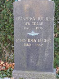 Grabstein Sr. Hughes_BS.JPG