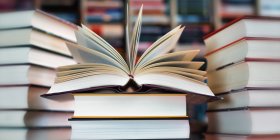 Bücher Fotolia.jpg