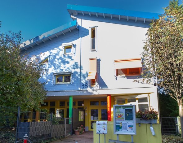 Das Bild zeigt den Eingangsbereich der Kita Hübenbusch