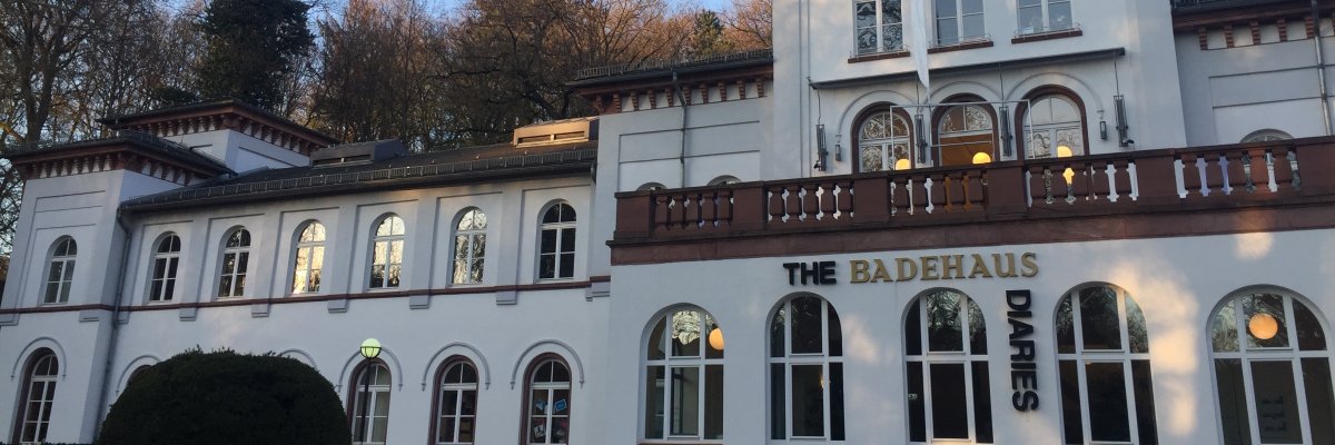 Badehaus Front Ausschnitt