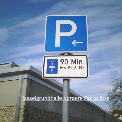 Parken auf dem Parkplatz Hasselgrundhalle Parken auf dem Parkplatz Hasselgrundhalle