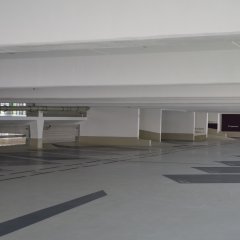 Das Parkhaus am Bahnhof von Innen