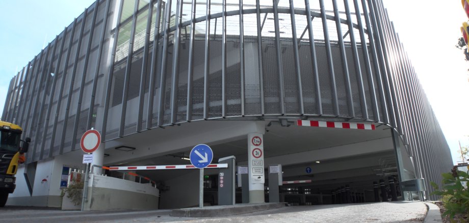 Das Parkhaus am Bahnhof in Bad Soden am Taunus