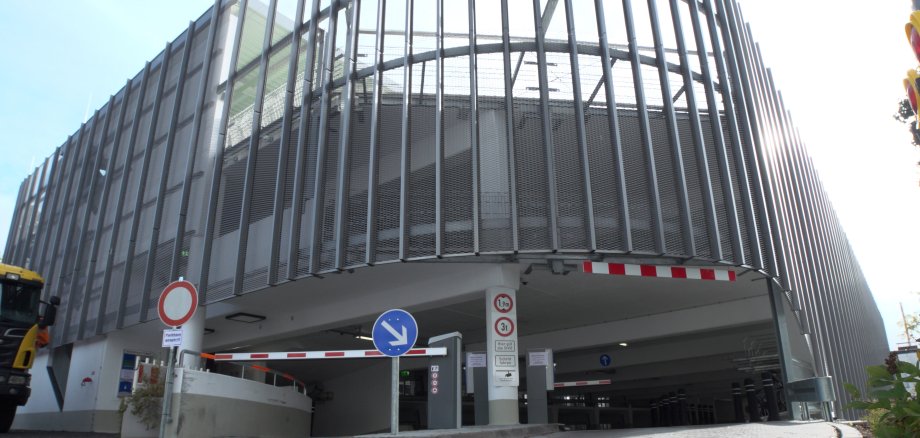 Das Parkhaus am Bahnhof in Bad Soden am Taunus