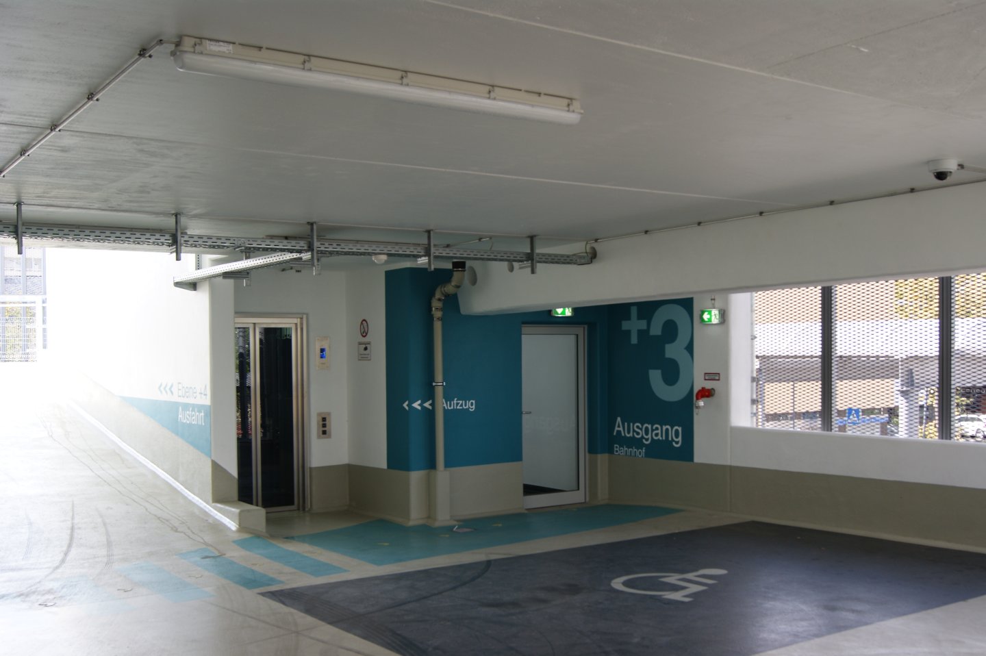 Der dritte Stock des Parkhauses am Bad Sodener Bahnhof