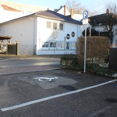 Behindertenparkplatz am Rathaus