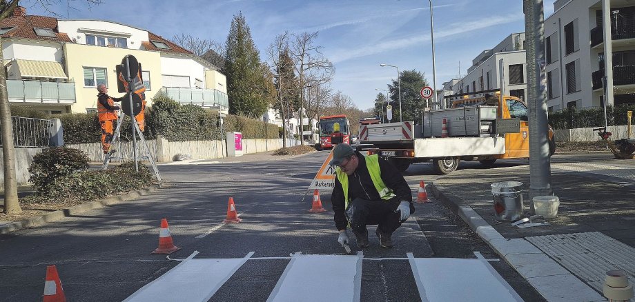 Foto zeigt den neuen Zebrastreifen Kronberger Straße in Bad Soden