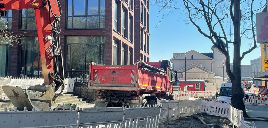 Baustelle Am Bahnhof Foto zeigt Betrieb auf der Baustelle Am Bahnhof in Bad Soden