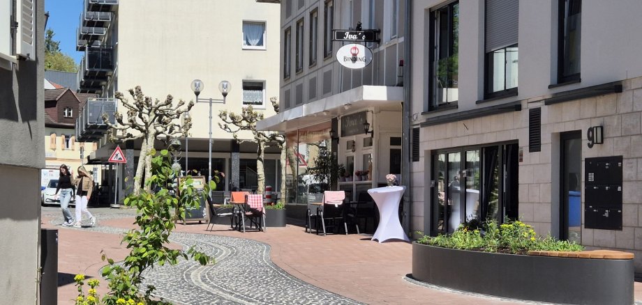 Das Foto zeigt die sanierte Bad Sodener Straße Zum Quellenpark