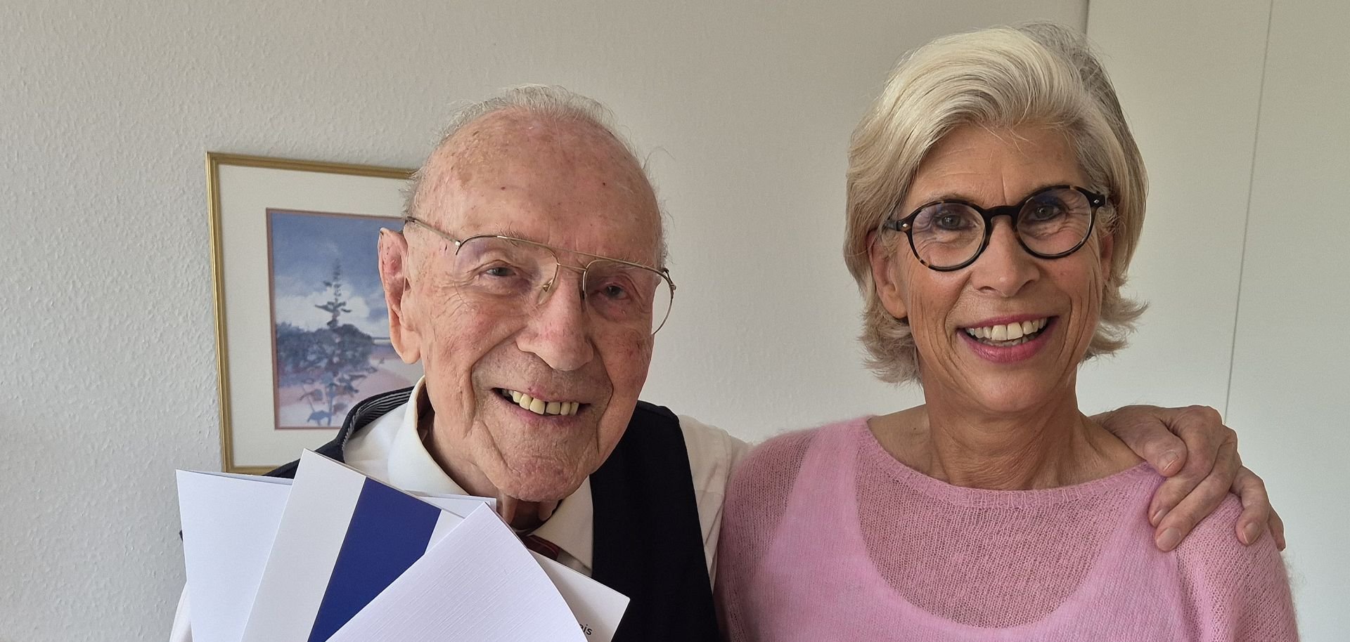 Heinrich Schloos (102) und Stadtverordnetenvorsteherin Dorothée Fink