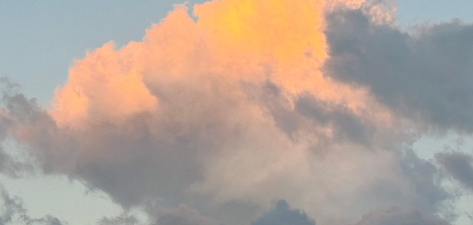 Das Bild zeigt eine Wolke mit unterschiedlichen Farben