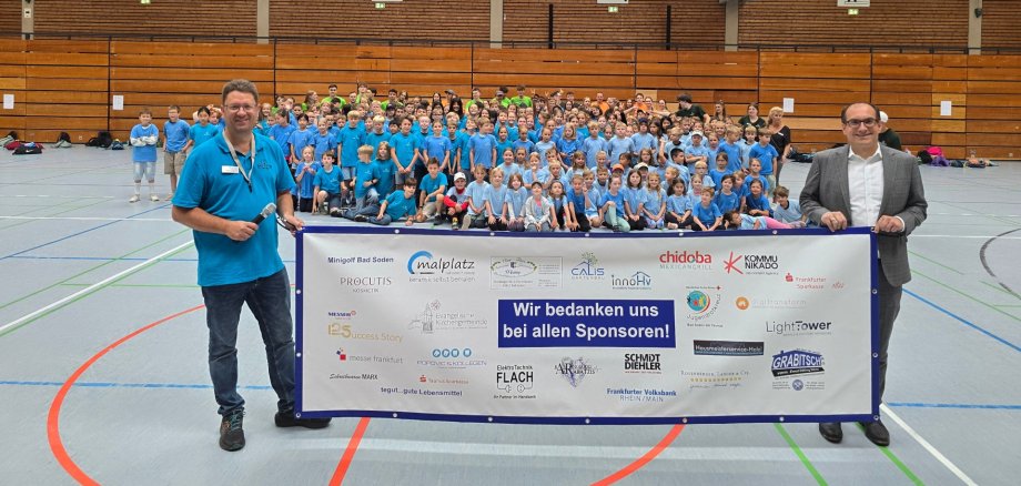 Start der Ferienspiele 2025 mit allen Kindern und Betreuern
