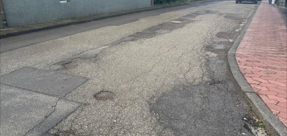 Hardtbergstraße Schlaglöcher in der Hardtbergstaße