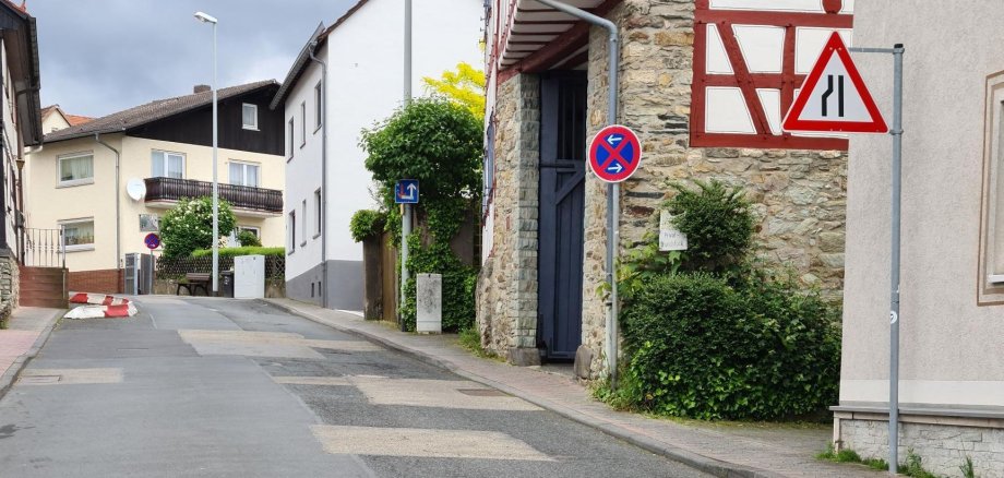 Die Hauptstraße in Neuenhain ist in einem schlechten Zustand und muss saniert werden.