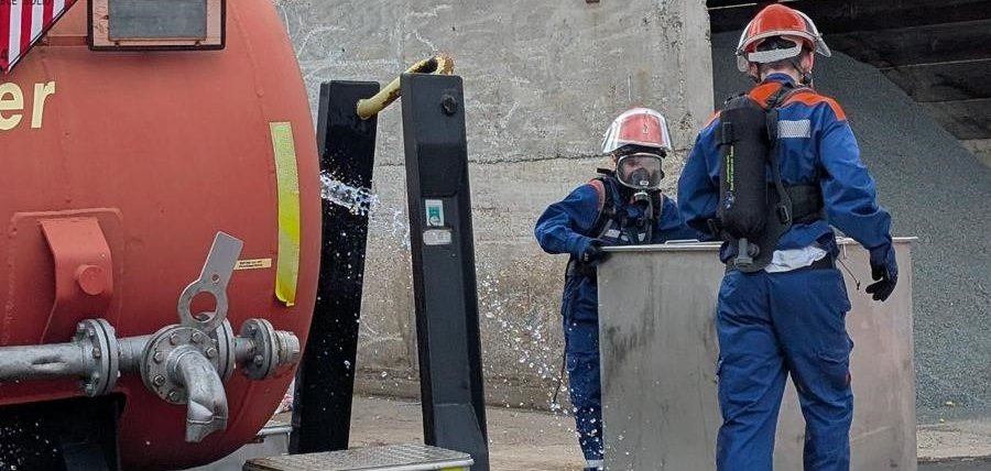 Hier wird nicht nur zugeschaut: Während des Berufsfeuerwehrtags werden Einsätze bei Notfällen geübt.