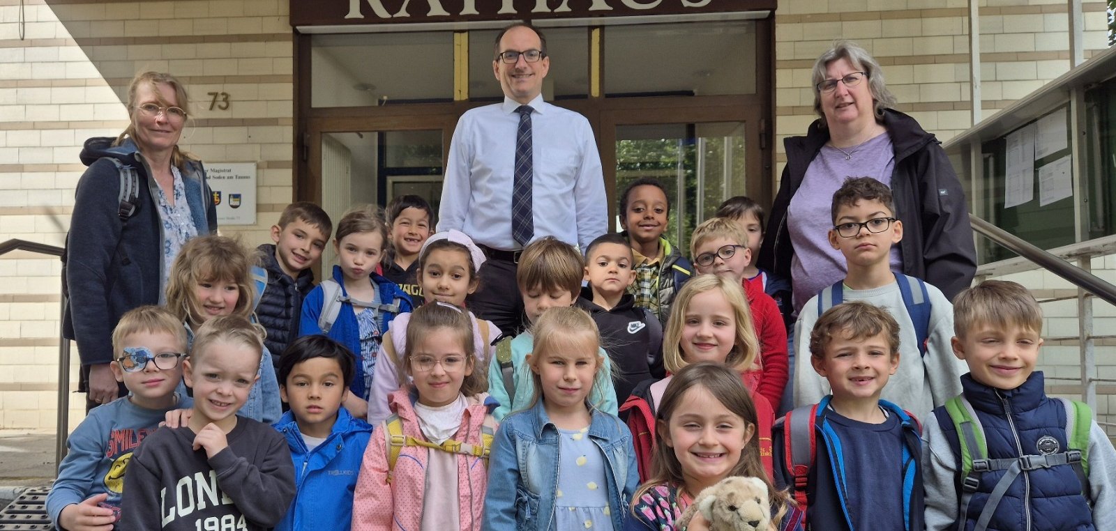 Die Vorschulkinder der Kita Max-Baginski mit Bürgermeister Dr. Frank Blasch