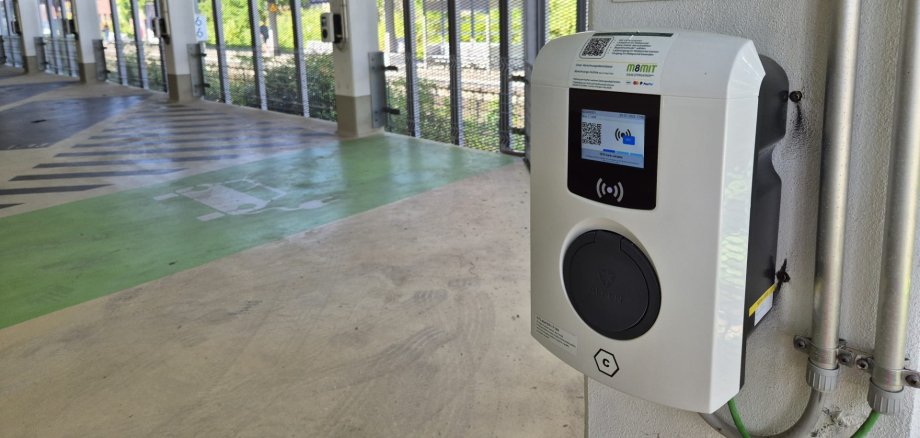  Fünf Ladestationen im Parkhaus am Bahnhof