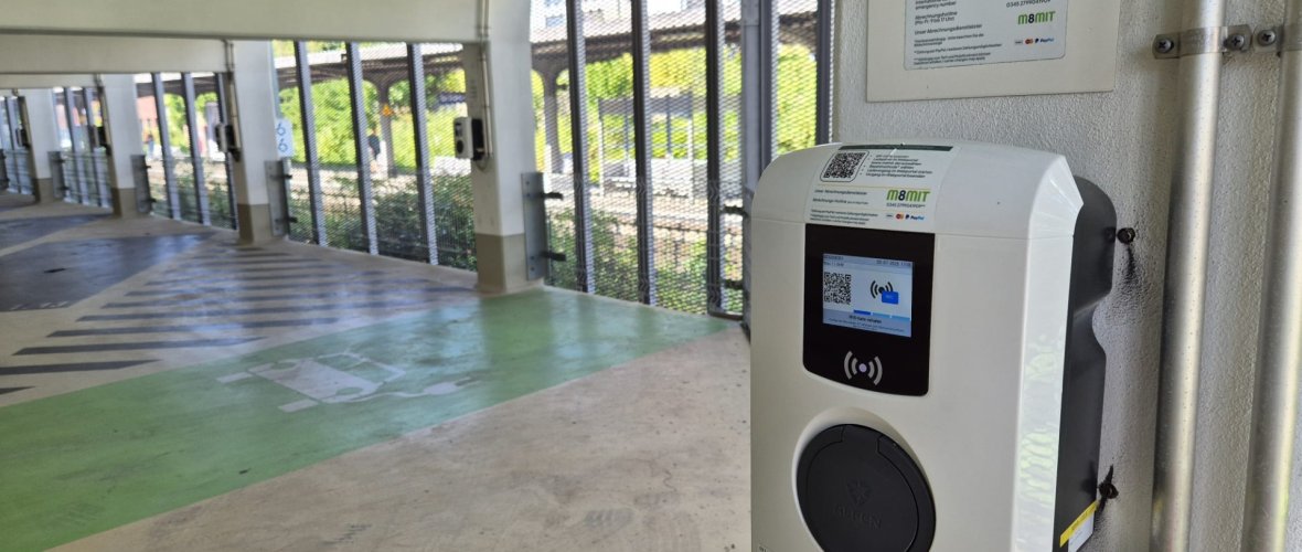 Ladestationen im Parkhaus am Bahnhof Fünf Ladestationen im Parkhaus am Bahnhof