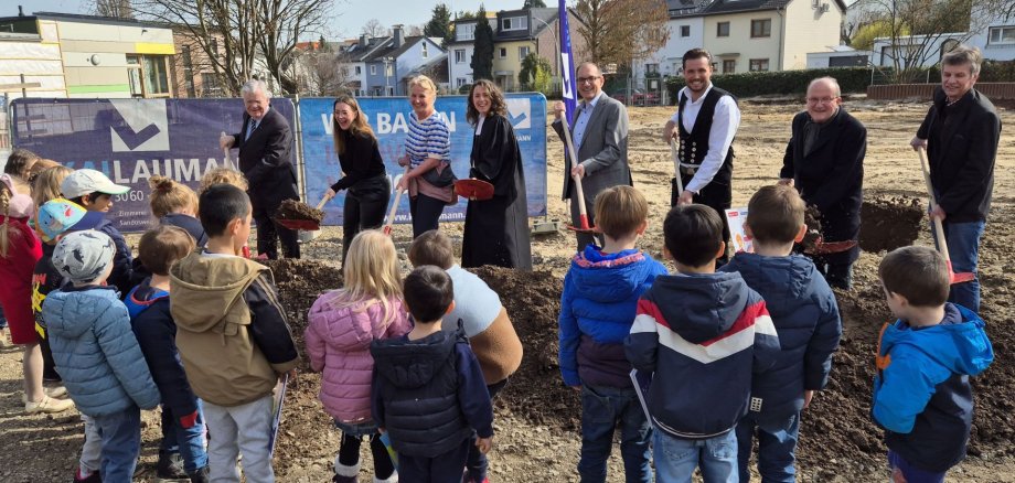 Spatenstich Kita Im Sonnengarten mit Kita-Kindern
