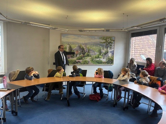 Kinder beim Bürgermeister