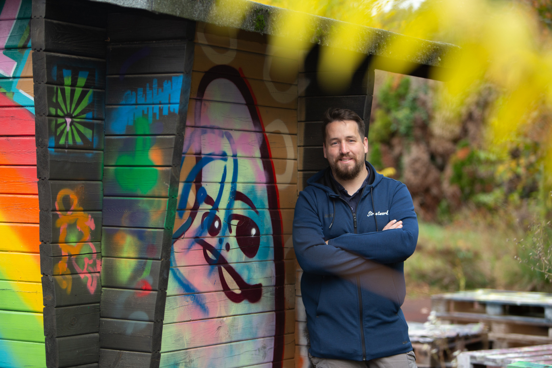 Streetworker Markus Günther Streetworker Markus Günther vor Graffiti-Wand