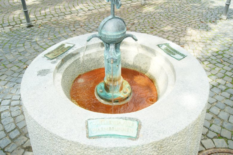 Justus-Liebig-Brunnen Warmbrunnen_BS.JPG