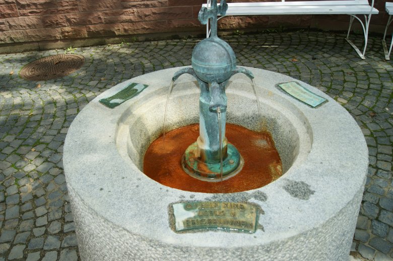 Justus-Liebig-Brunnen Justus von Liebigbrunnen_BS.JPG