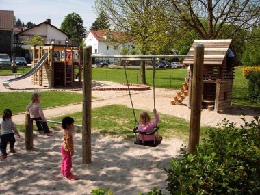 Spielplatz Talstraße Schaukel_BS.jpg