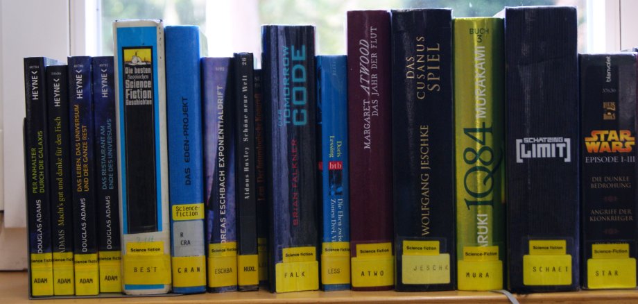 Verschiedene Bücher in einer Reihe