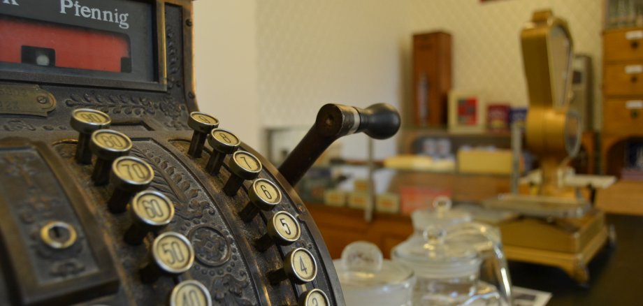 Eine alte Kasse im Bad Sodener Stadtmuseum
