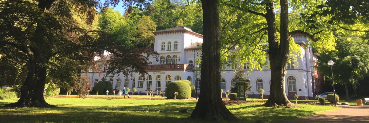 Badehaus im Sonnenlicht