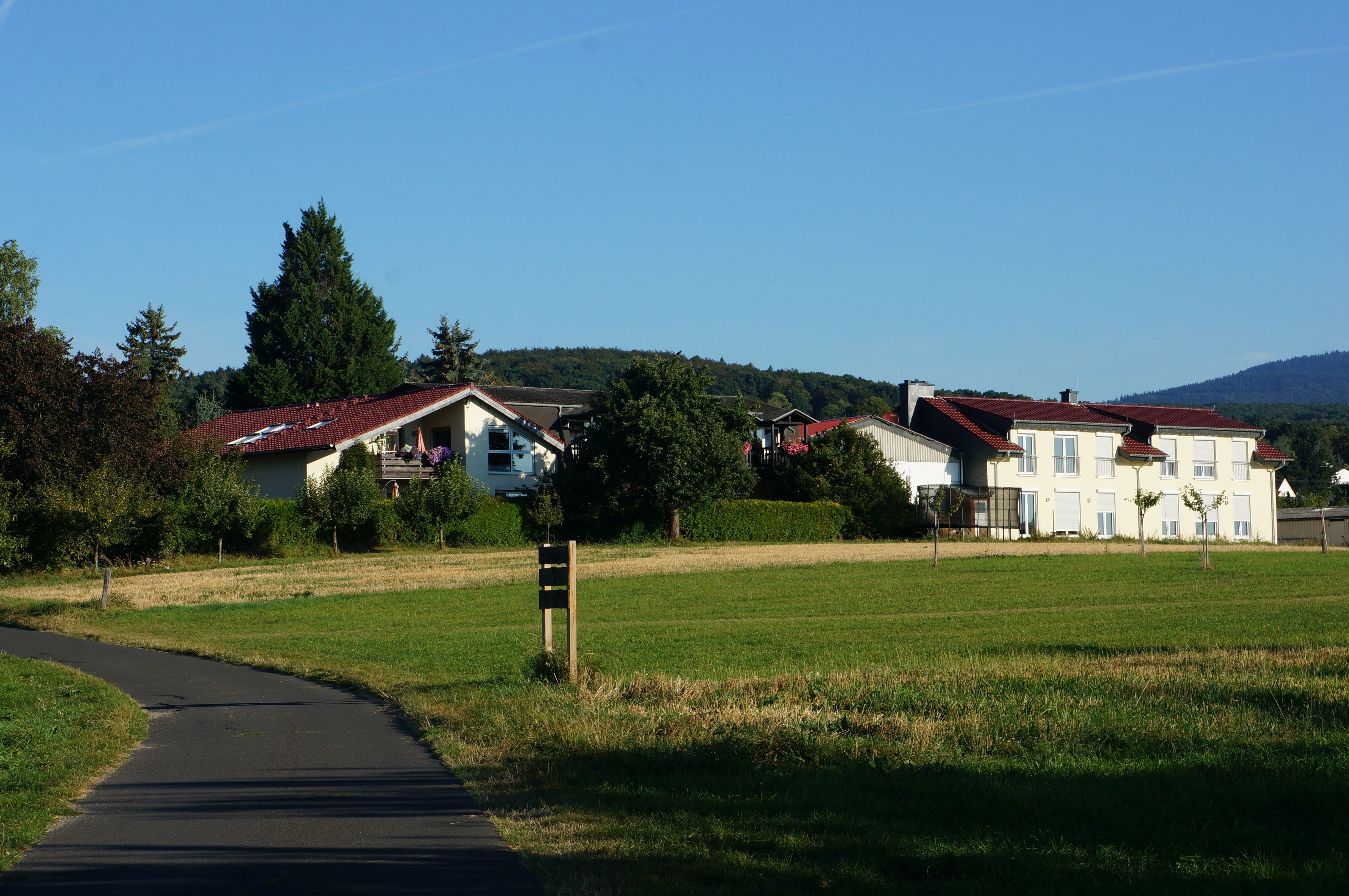Ein Feld mit Wohnhäusern in Bad Soden