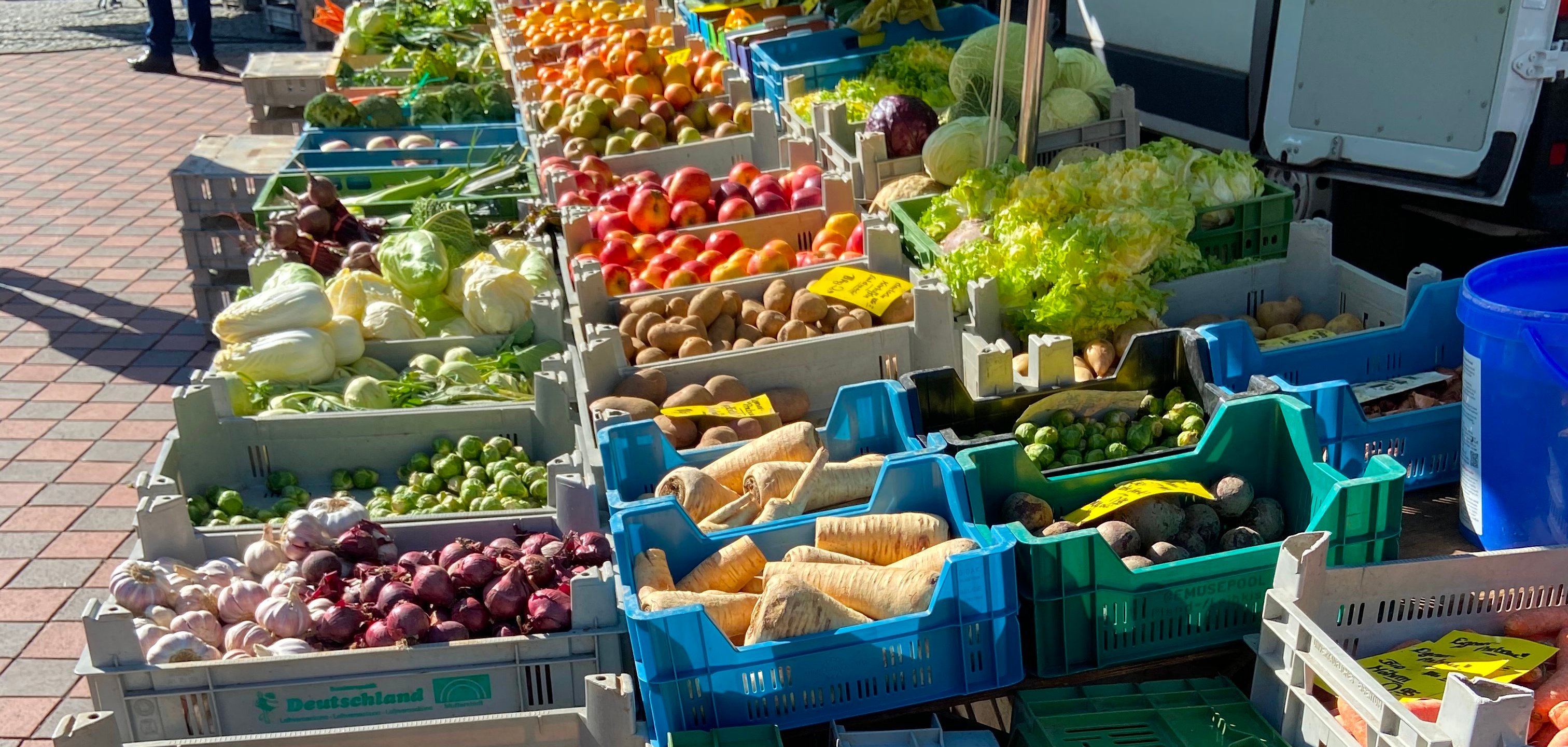 Samstagsmarkt Ein Gemüsestand auf dem Samstagsmarkt.