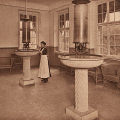 Große Waschbecken im Medico-Palais