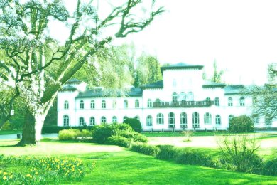 Badehaus Bad Soden, künstlerisch verändert: grün eigefärbt