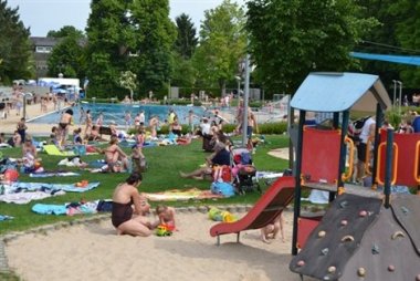 Kinder und Jugend Freibad.jpg